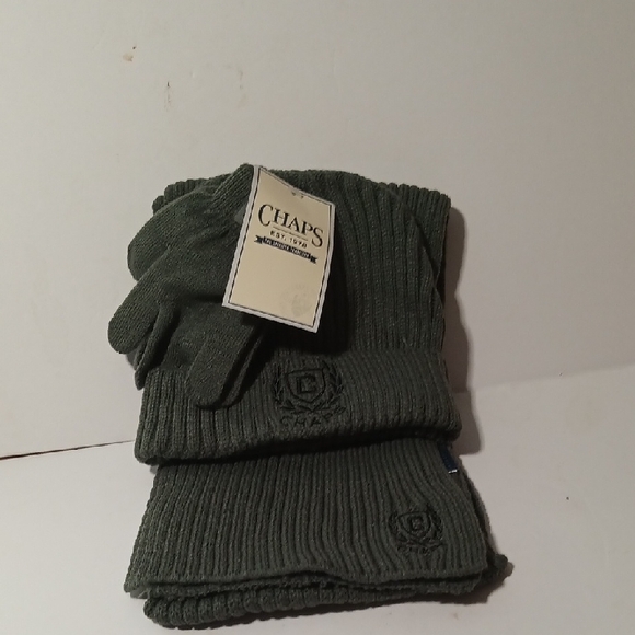 Chaps Grey Knit Gloves and Scarf Set For Boys Or Small Adults - Picture 1 of 5